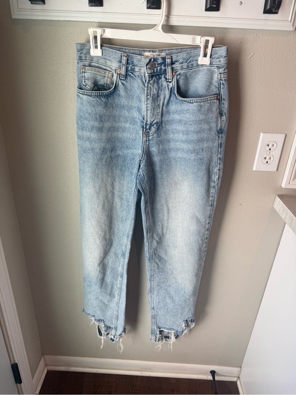 We The Free Light  Wash Women's High-Rise Destroyed Hem Jeans